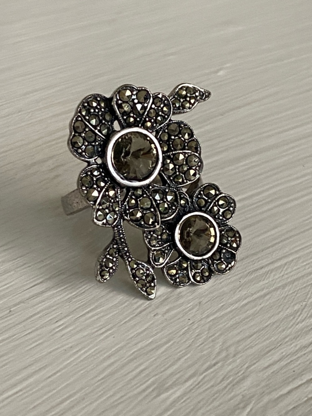 Fossil Black Flower Ring Marcasite Accents Shimmery Festival Concert Spring - Picture 7 of 16